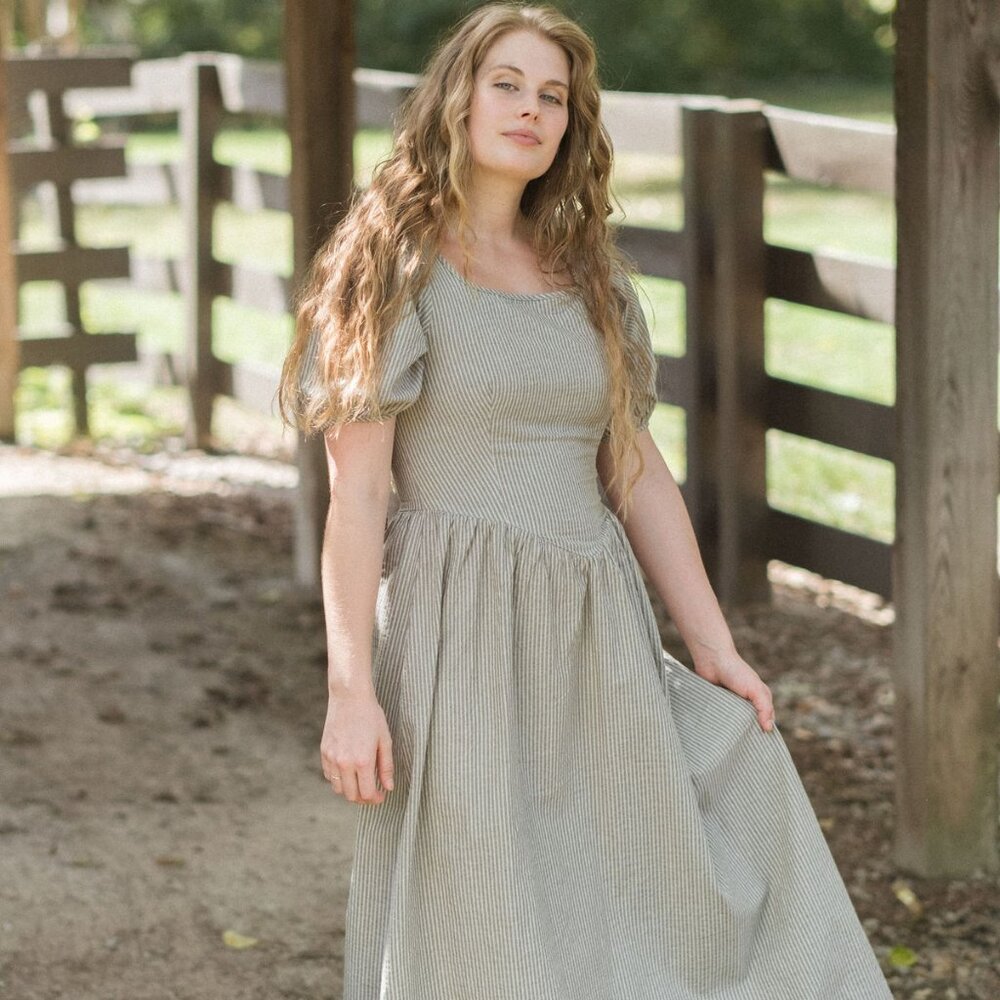 NWT Neuflora Edith Dress - Size Medium